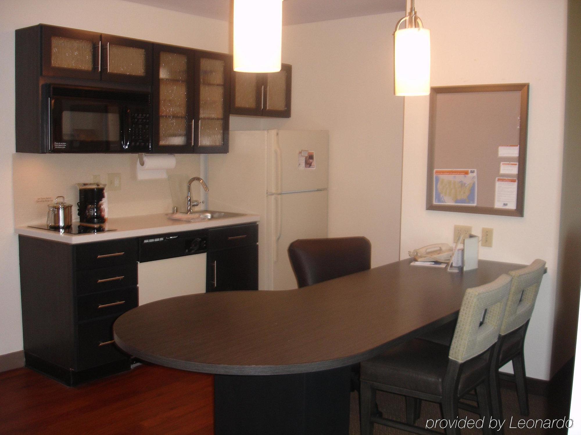 Sonesta Simply Suites Anaheim غاردين غروفي، أورانج، كاليفورنيا الغرفة الصورة