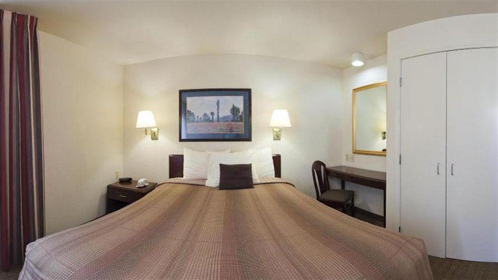 Sonesta Simply Suites Anaheim غاردين غروفي، أورانج، كاليفورنيا الغرفة الصورة